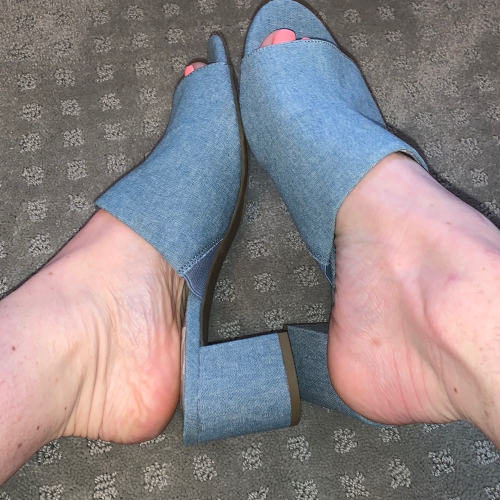 Barely worn clogs
